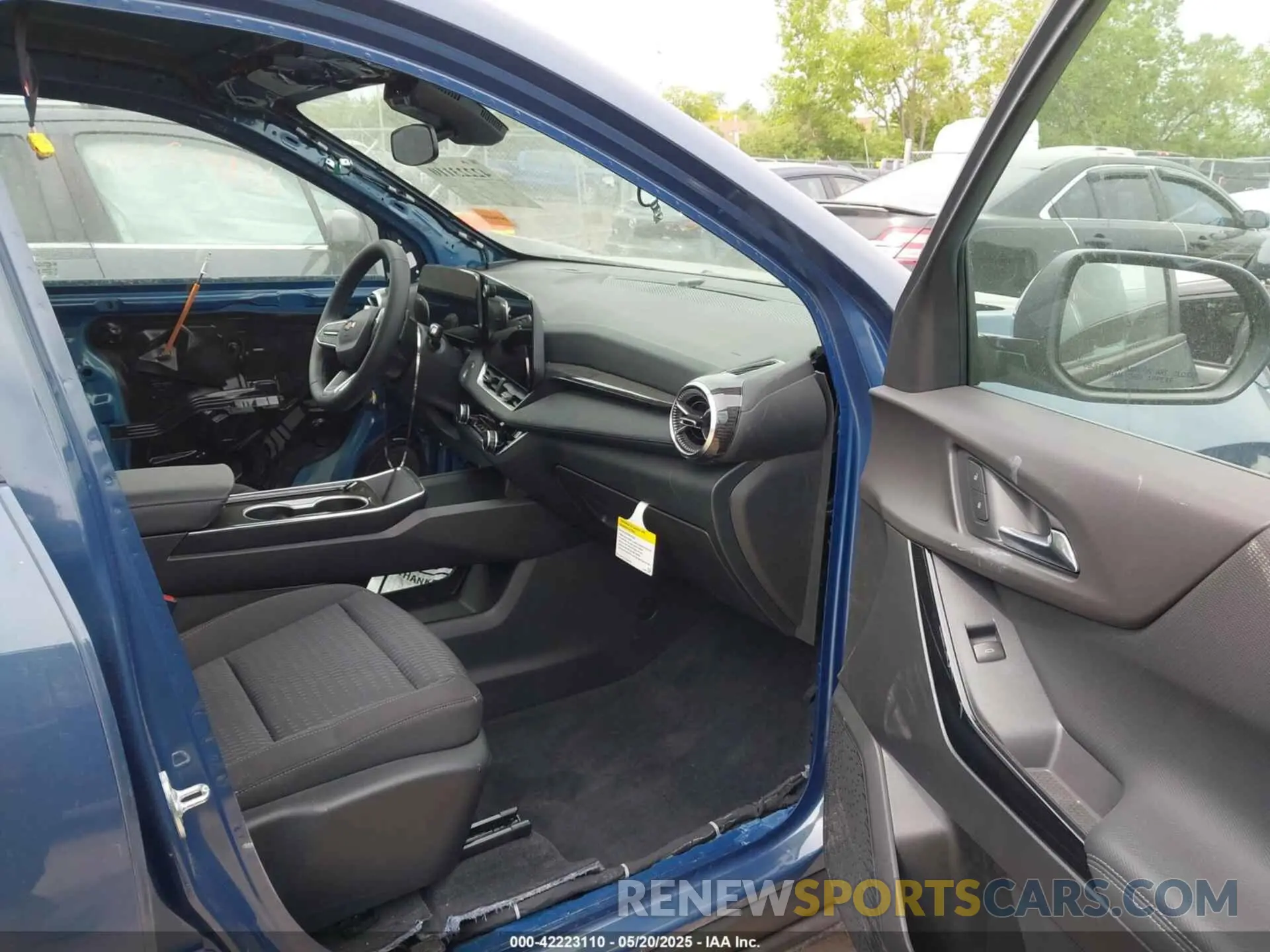 5 fotografías del automóvil dañado 3GNAXPEG1SL294231 CHEVROLET EQUINOX 2025