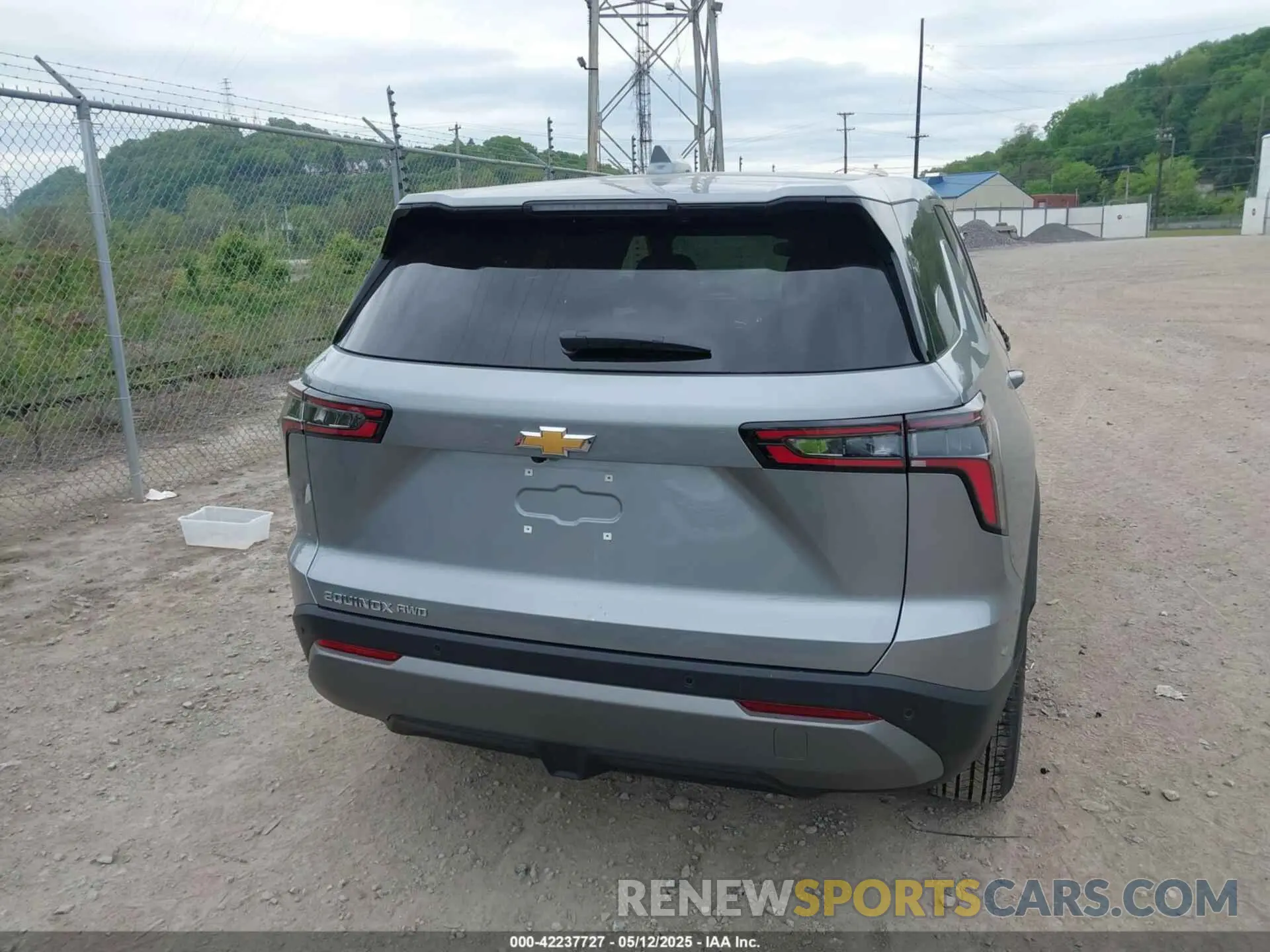 17 fotografías del automóvil dañado 3GNAXPEG4SL325018 CHEVROLET EQUINOX 2025