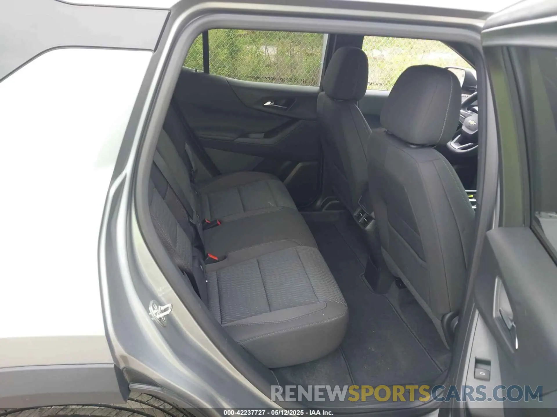 8 fotografías del automóvil dañado 3GNAXPEG4SL325018 CHEVROLET EQUINOX 2025