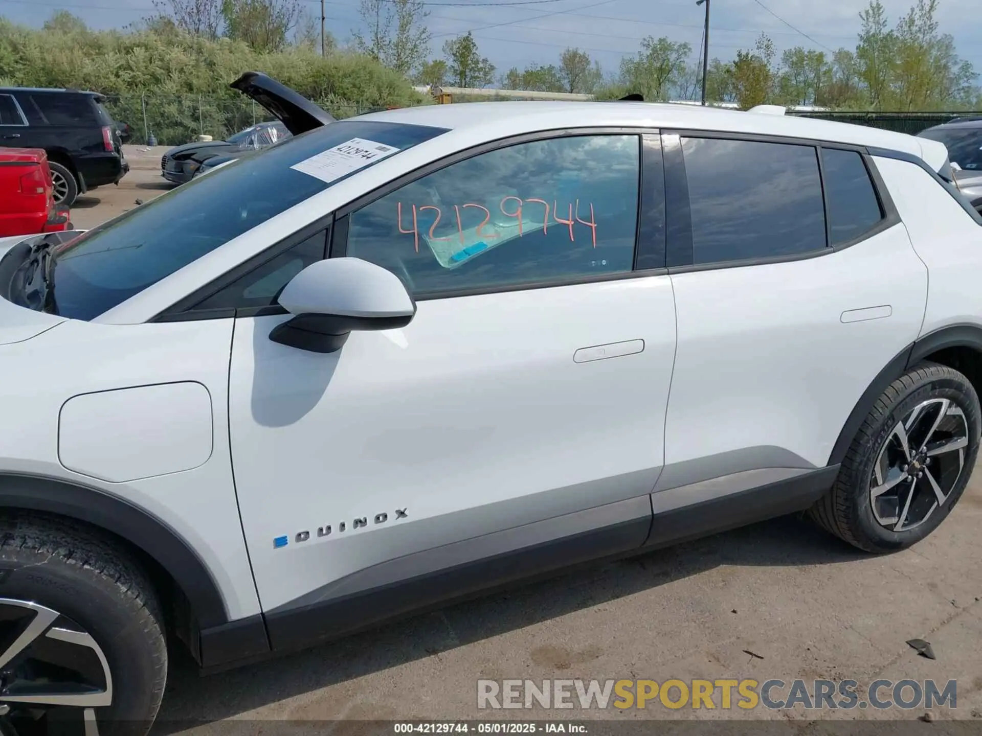 14 fotografías del automóvil dañado 3GN7DLRP1SS142641 CHEVROLET EQUINOX EV 2025