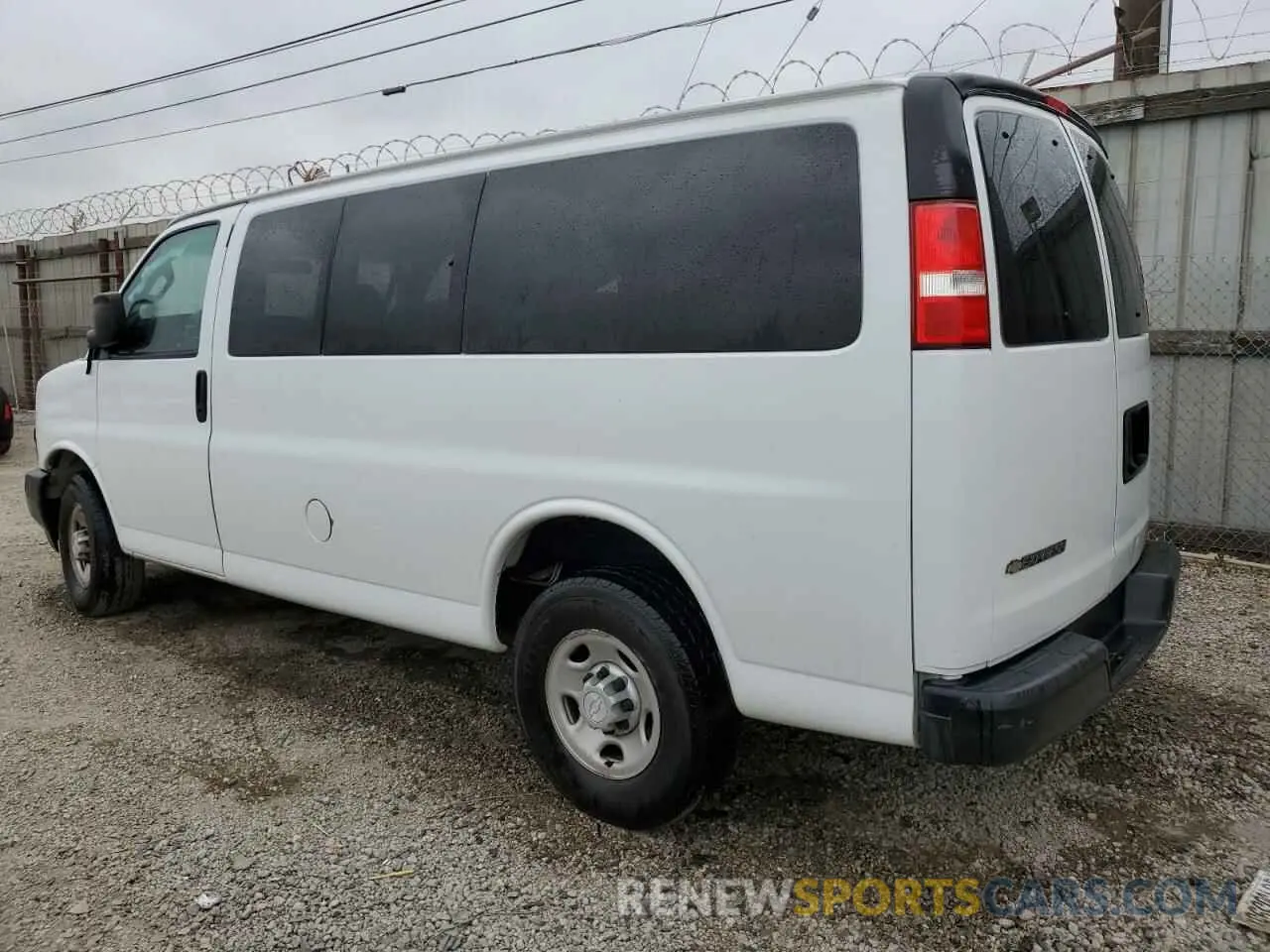2 fotografías del automóvil dañado 1GAWGEFG1K1334129 CHEVROLET EXPRESS 2019