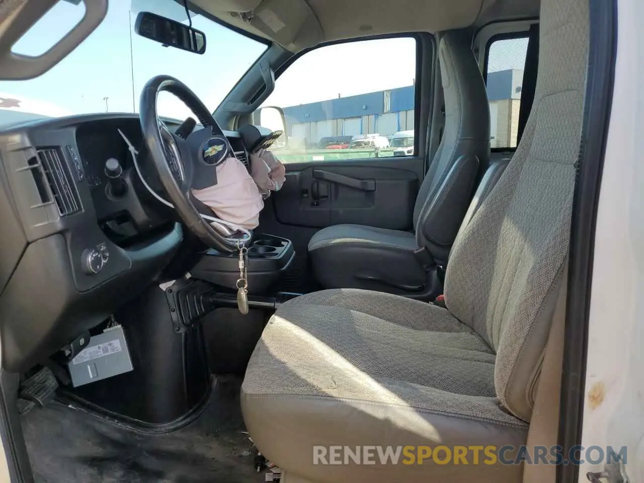 7 fotografías del automóvil dañado 1GCWGAFG8K1306649 CHEVROLET EXPRESS 2019