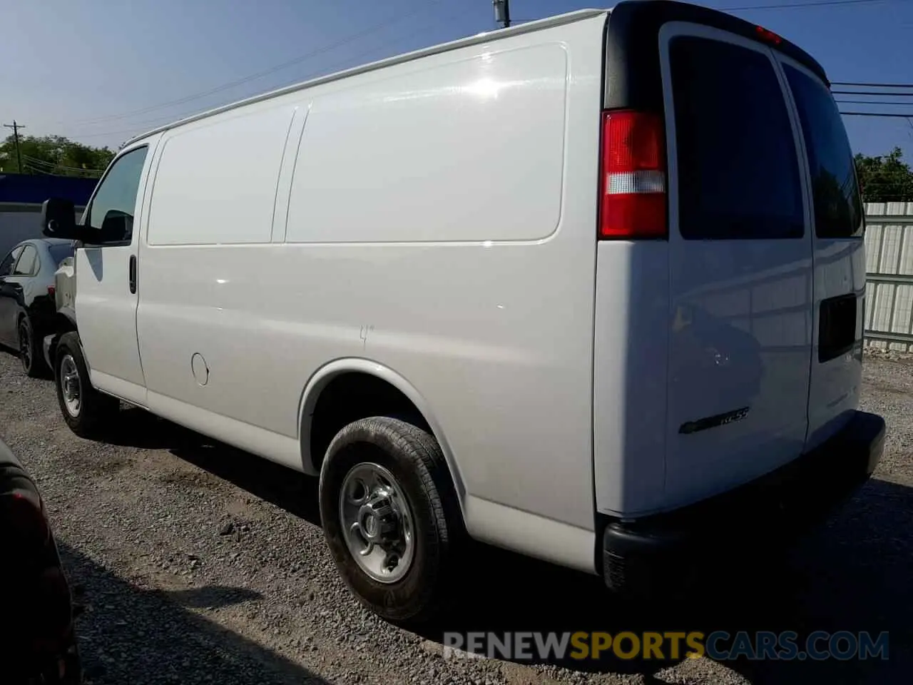 2 fotografías del automóvil dañado 1GCWGAFP0K1362956 CHEVROLET EXPRESS 2019