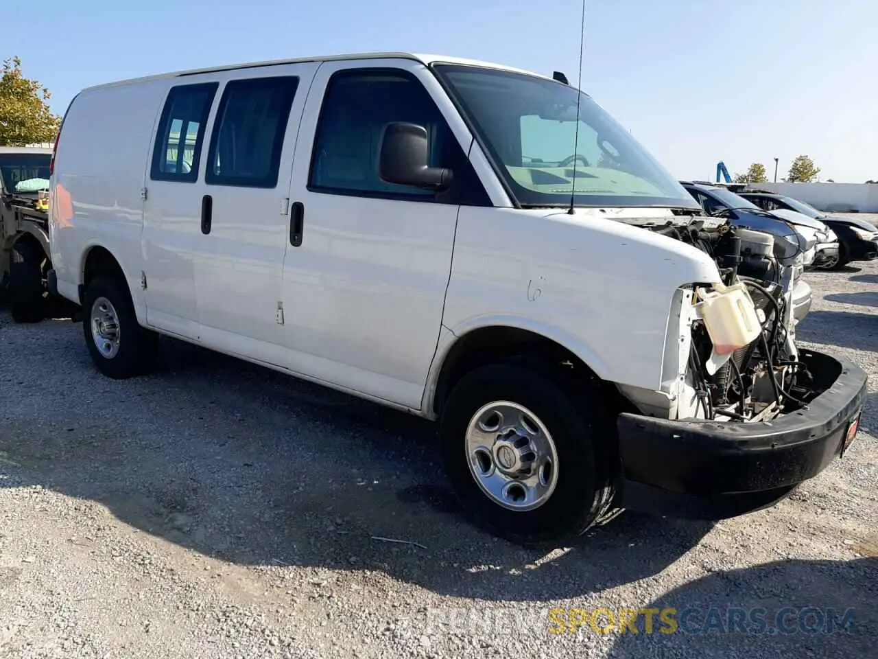 4 fotografías del automóvil dañado 1GCWGAFP0K1362956 CHEVROLET EXPRESS 2019