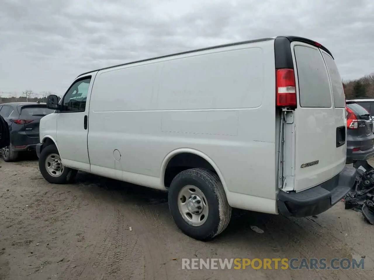 2 fotografías del automóvil dañado 1GCWGAFP7K1166738 CHEVROLET EXPRESS 2019