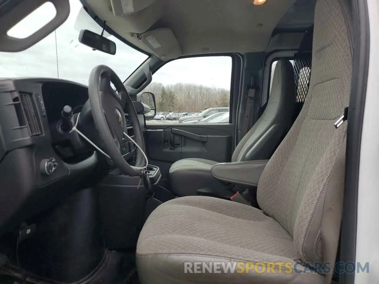 7 fotografías del automóvil dañado 1GCWGAFP7K1166738 CHEVROLET EXPRESS 2019