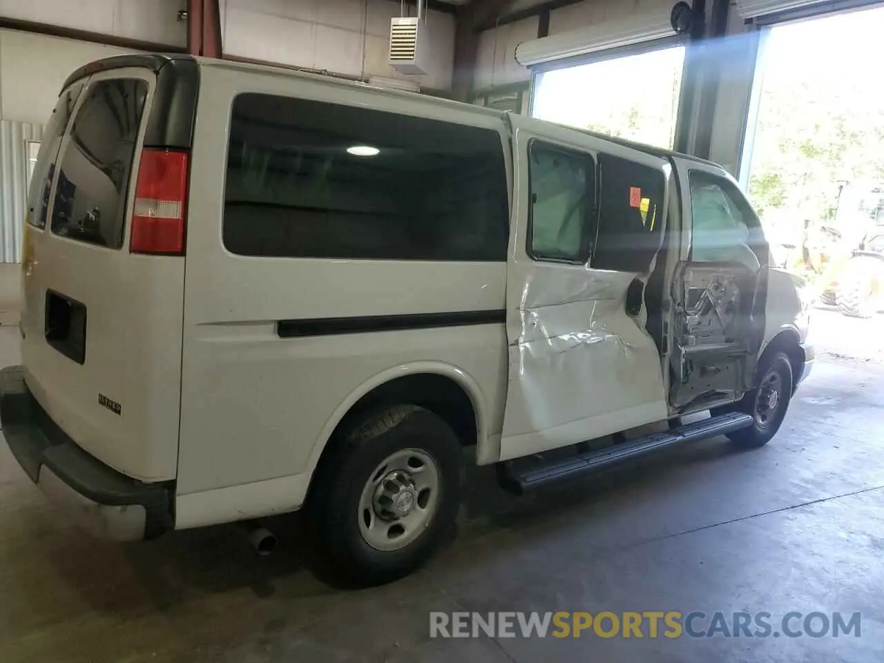 3 fotografías del automóvil dañado 1GAWGFFP0L1269040 CHEVROLET EXPRESS 2020