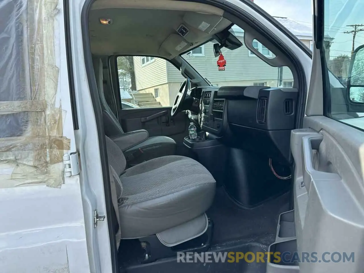9 fotografías del automóvil dañado 1GAZGPFP7L1268177 CHEVROLET EXPRESS 2020