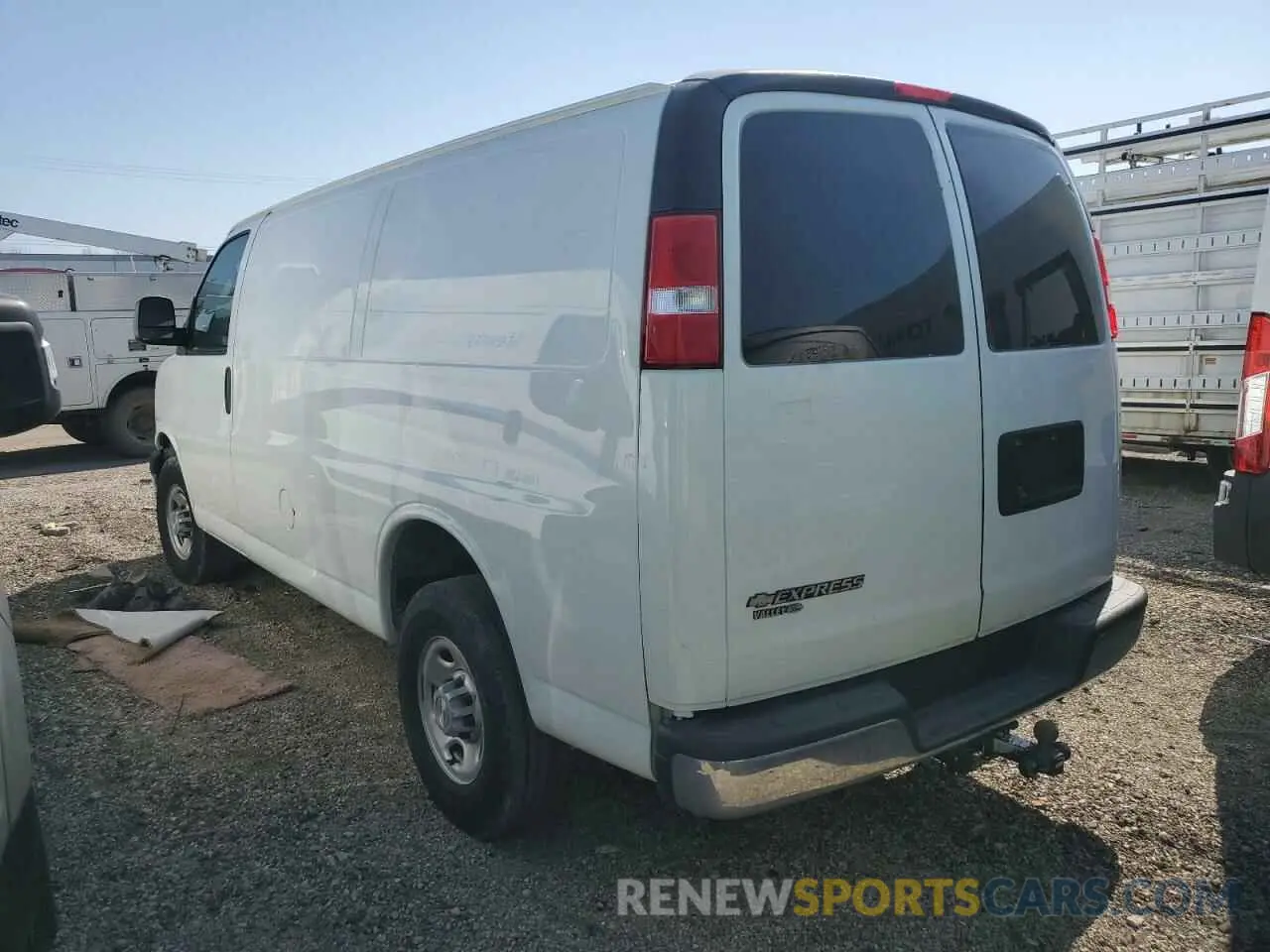 2 fotografías del automóvil dañado 1GCWGAFG0L1181244 CHEVROLET EXPRESS 2020