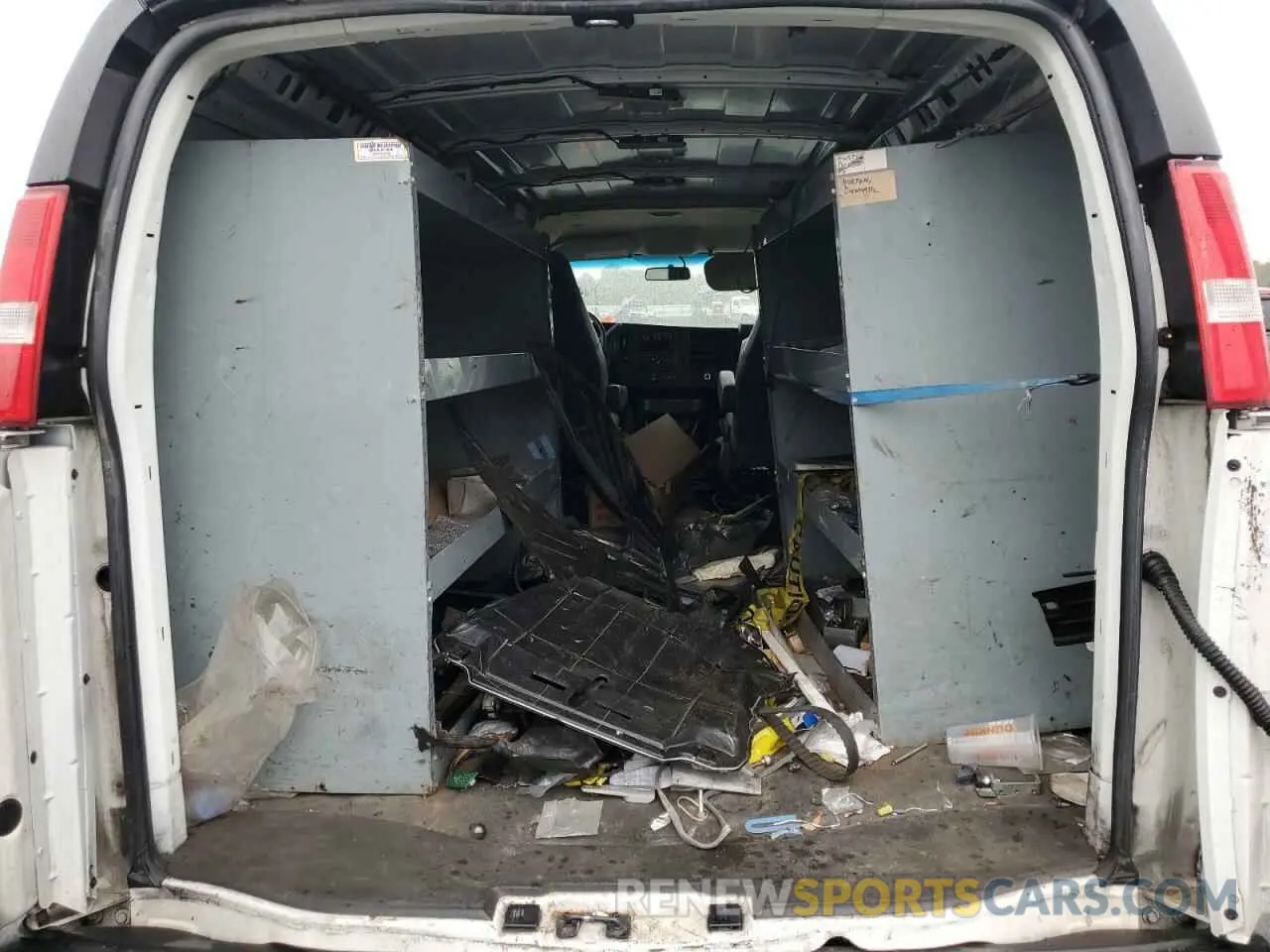 10 fotografías del automóvil dañado 1GCWGAFG3L1147914 CHEVROLET EXPRESS 2020
