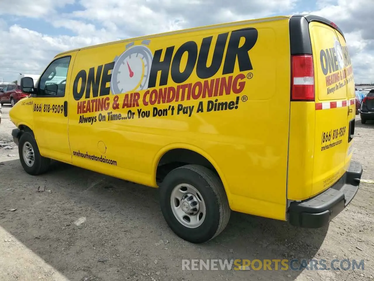 2 fotografías del automóvil dañado 1GCWGAFG3L1277496 CHEVROLET EXPRESS 2020