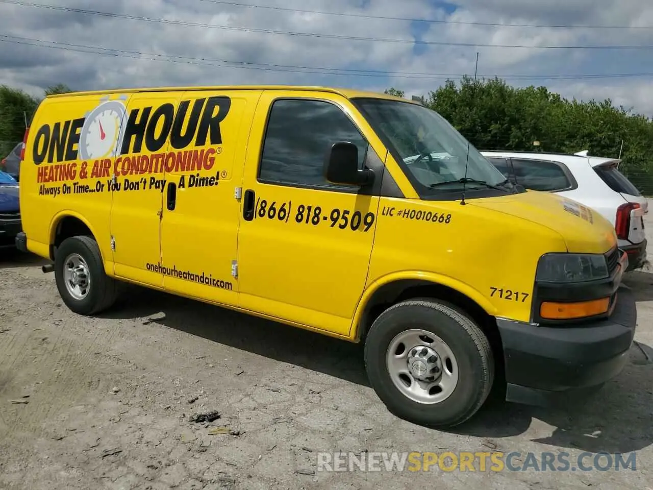 4 fotografías del automóvil dañado 1GCWGAFG3L1277496 CHEVROLET EXPRESS 2020