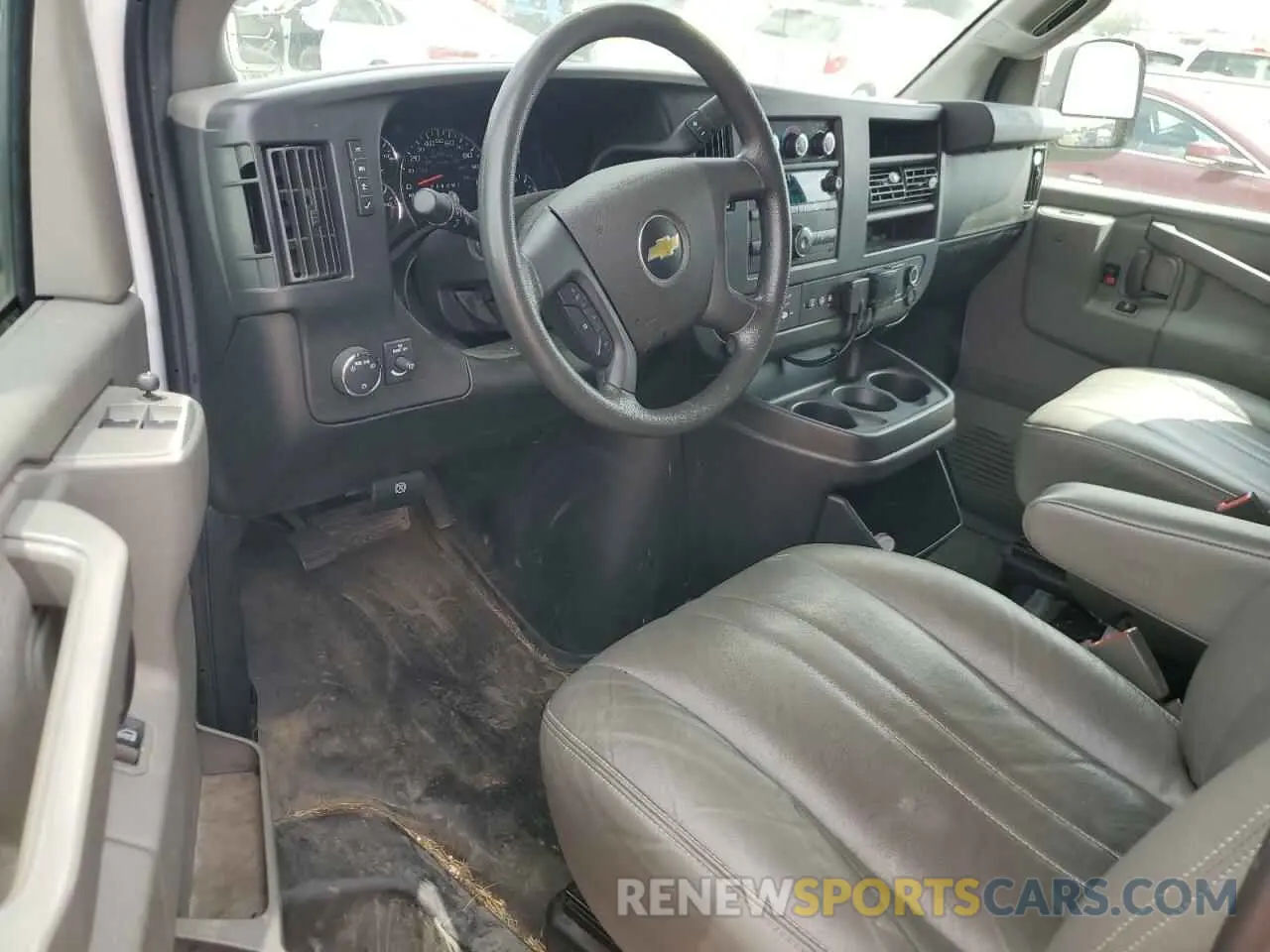 8 fotografías del automóvil dañado 1GCWGAFG3L1277496 CHEVROLET EXPRESS 2020