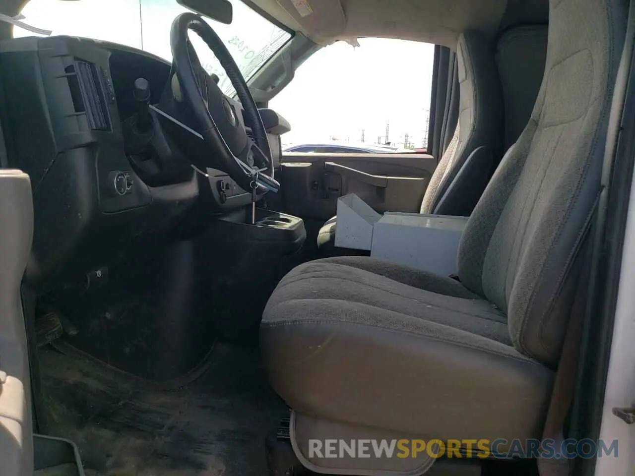 7 fotografías del automóvil dañado 1GCWGAFG7L1179054 CHEVROLET EXPRESS 2020