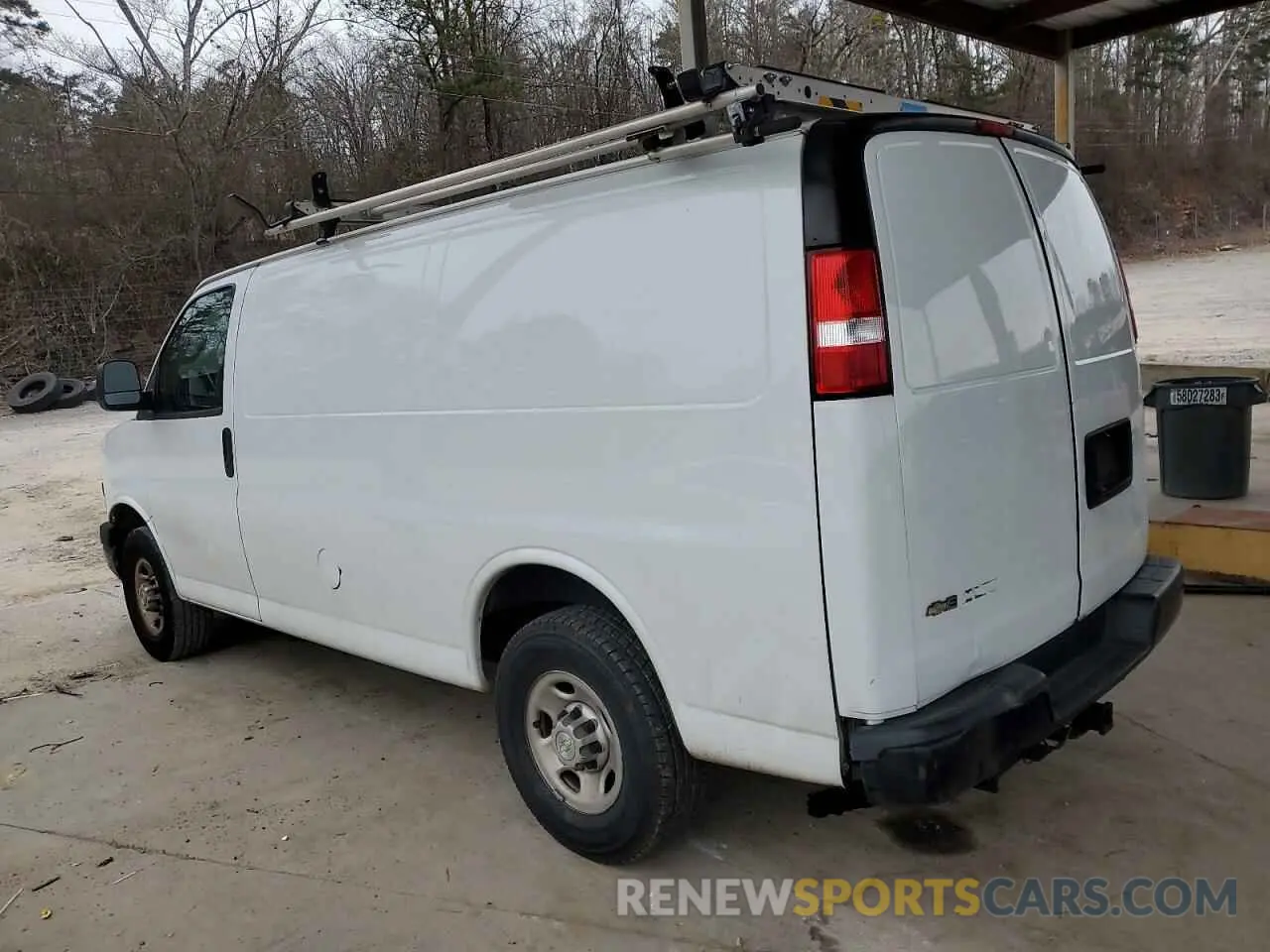 2 fotografías del automóvil dañado 1GCWGAFP3L1263369 CHEVROLET EXPRESS 2020