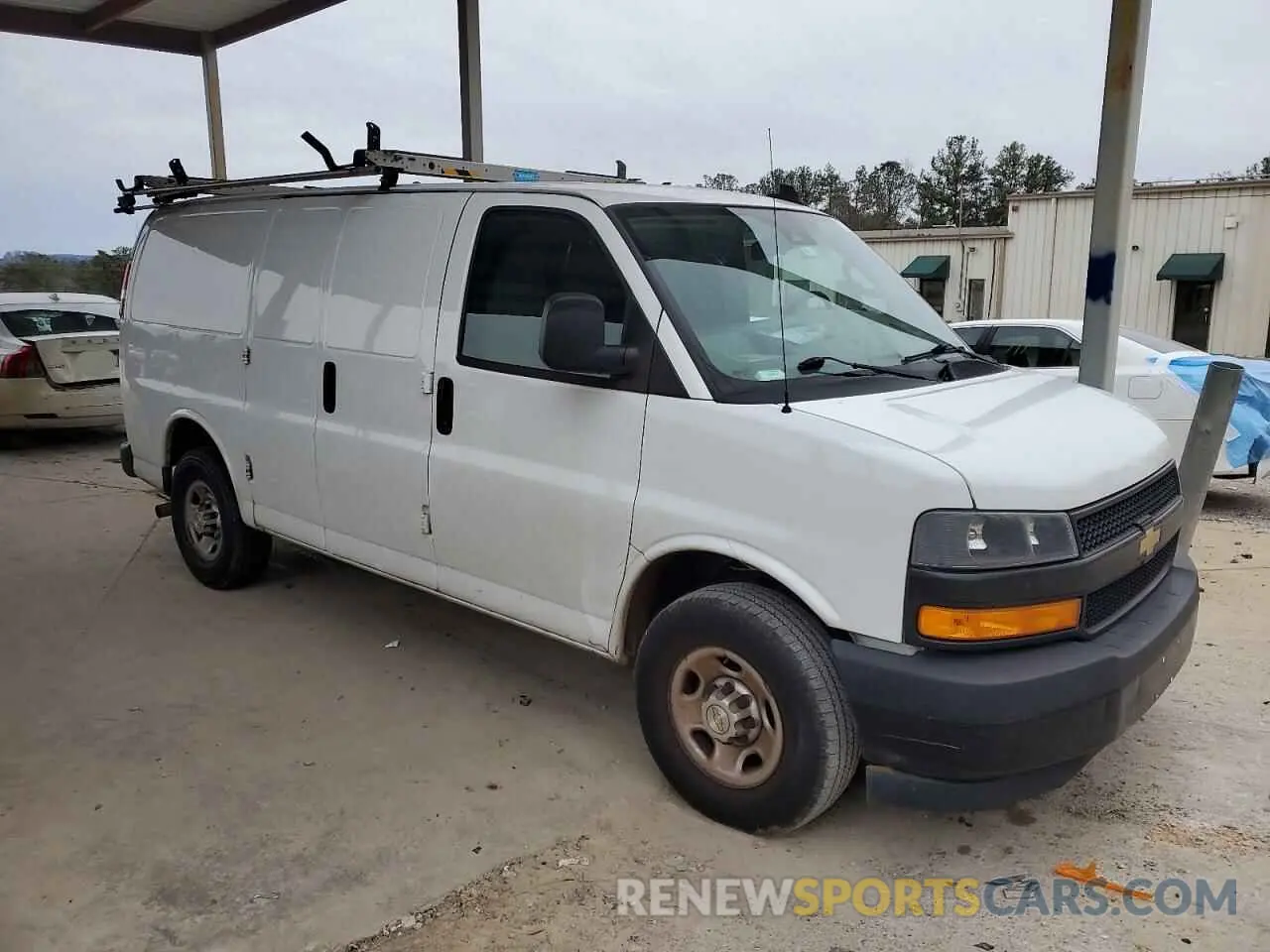4 fotografías del automóvil dañado 1GCWGAFP3L1263369 CHEVROLET EXPRESS 2020
