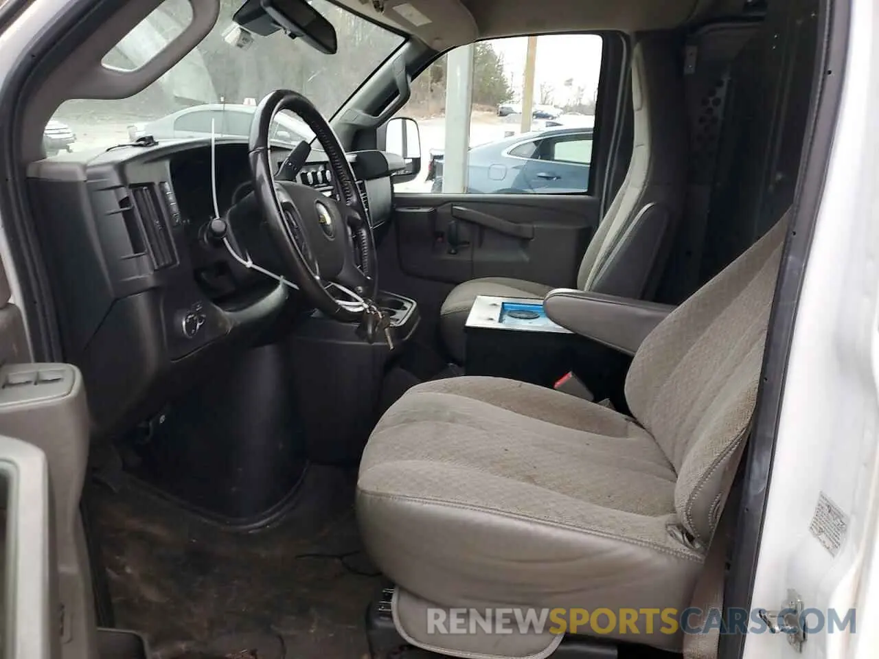 7 fotografías del automóvil dañado 1GCWGAFP3L1263369 CHEVROLET EXPRESS 2020