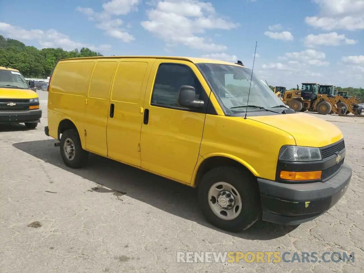 4 fotografías del automóvil dañado 1GCWGAFP8L1225183 CHEVROLET EXPRESS 2020
