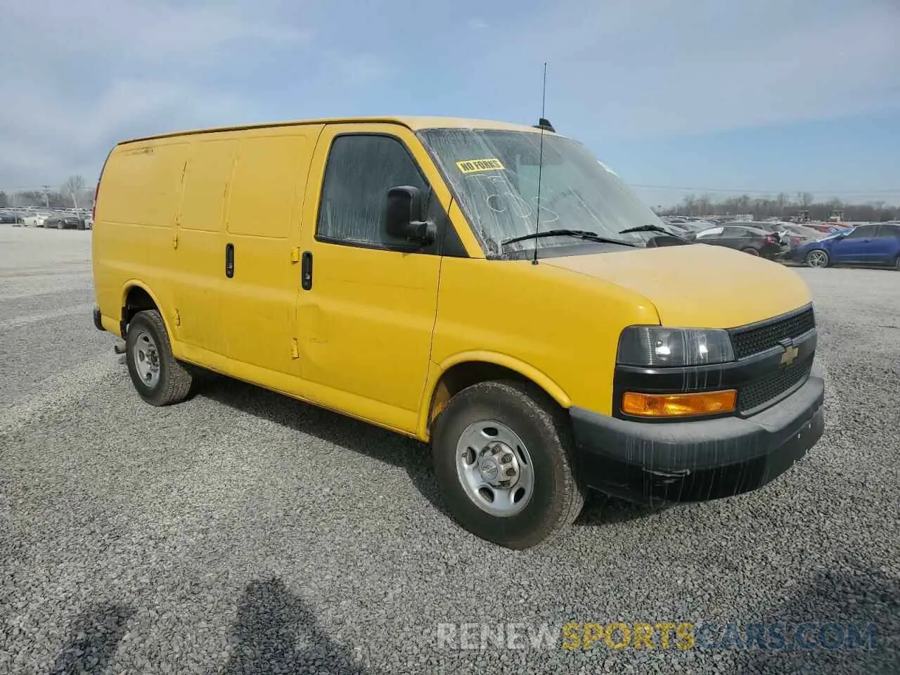 4 fotografías del automóvil dañado 1GCWGAFPXL1226464 CHEVROLET EXPRESS 2020