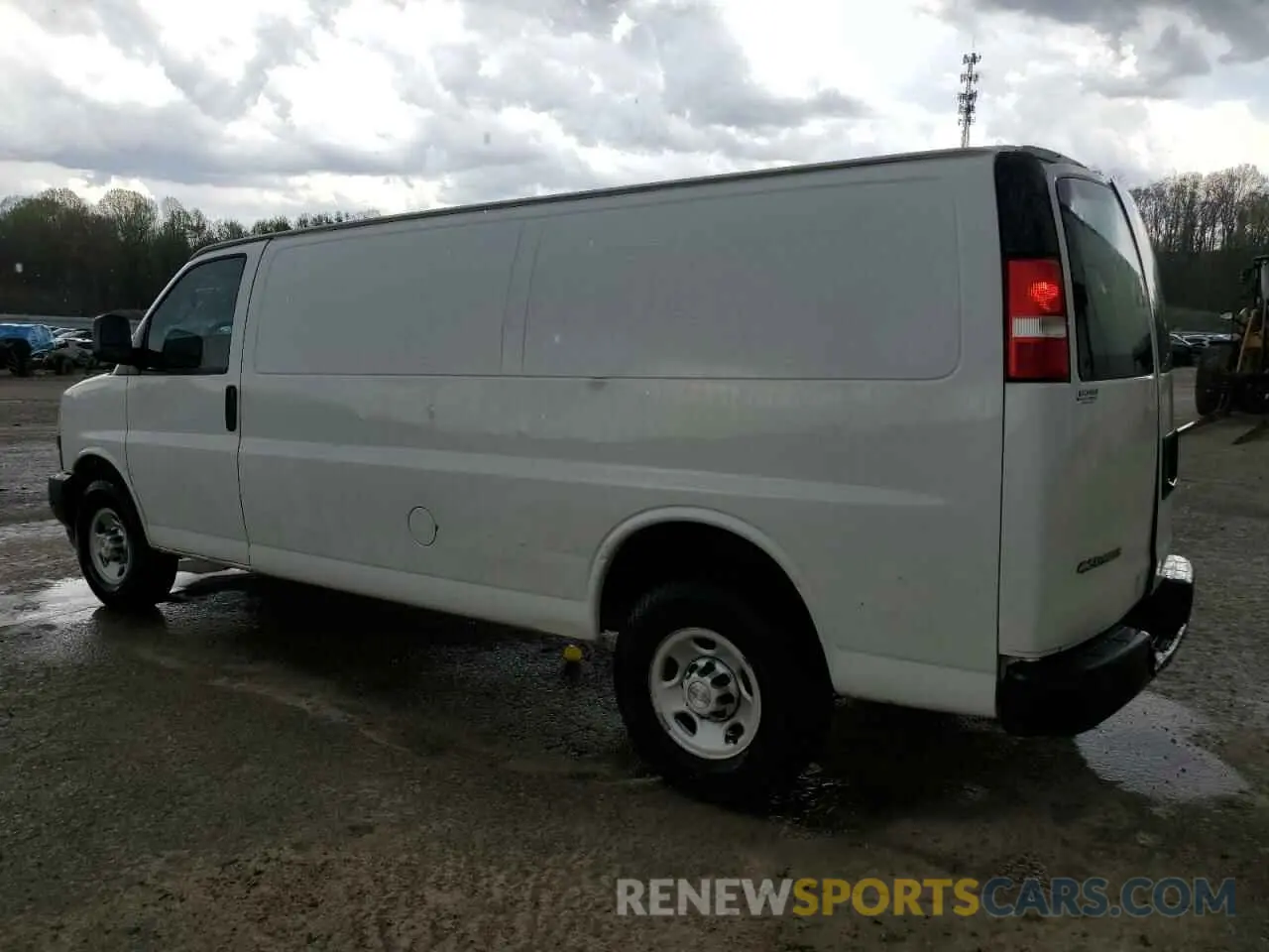 2 fotografías del automóvil dañado 1GCWGBFB5L1153692 CHEVROLET EXPRESS 2020
