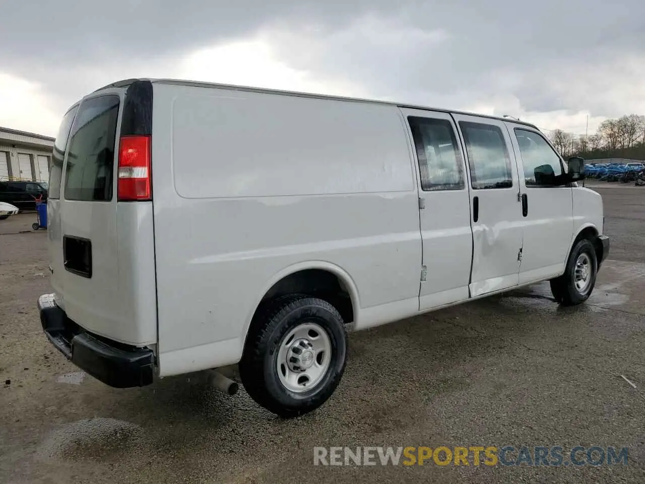 3 fotografías del automóvil dañado 1GCWGBFB5L1153692 CHEVROLET EXPRESS 2020