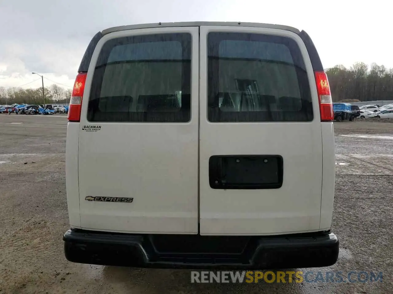 6 fotografías del automóvil dañado 1GCWGBFB5L1153692 CHEVROLET EXPRESS 2020