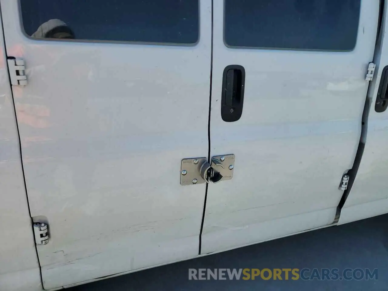 11 fotografías del automóvil dañado 1GCWGBFG9L1125874 CHEVROLET EXPRESS 2020