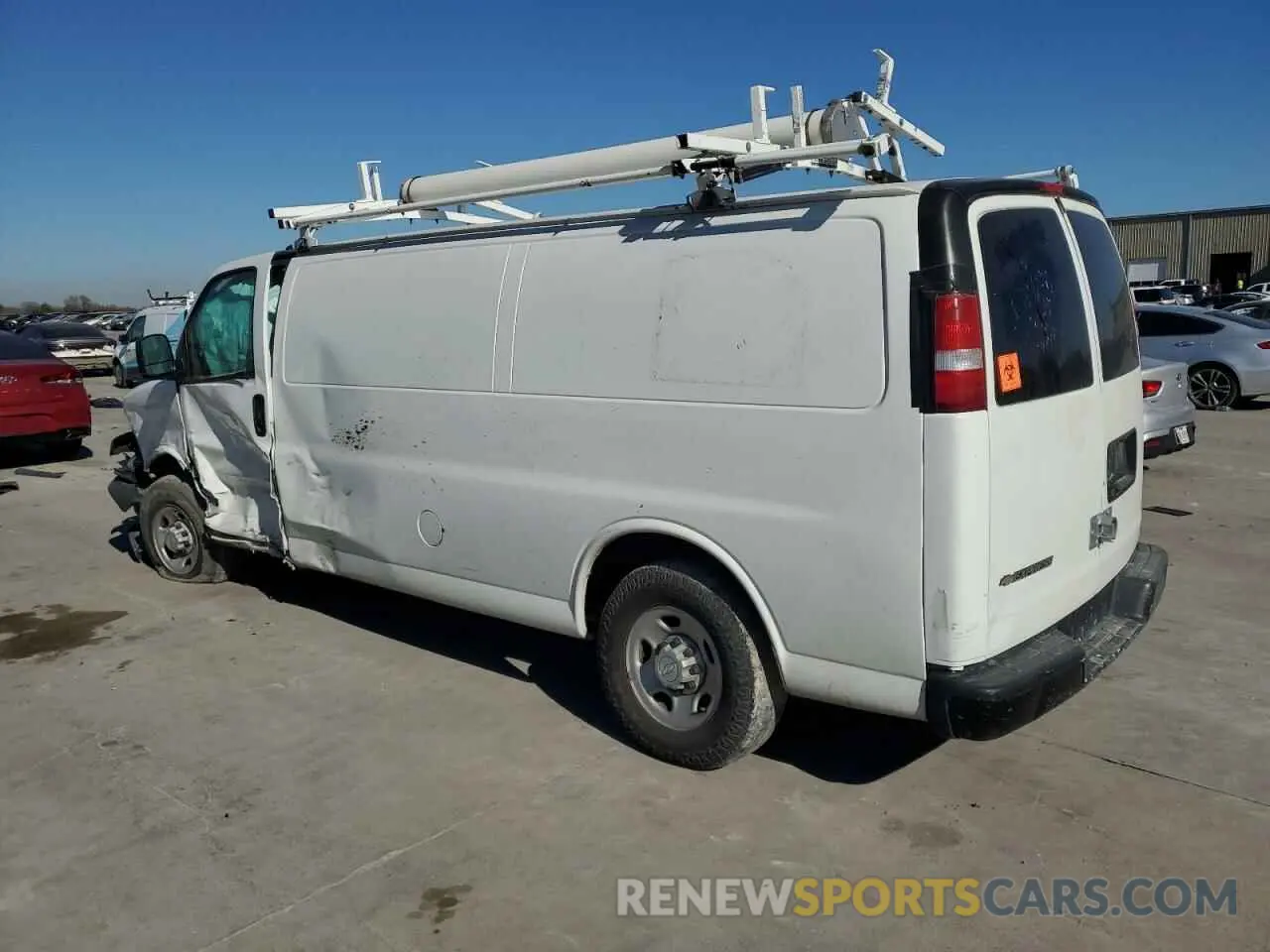 2 fotografías del automóvil dañado 1GCWGBFG9L1125874 CHEVROLET EXPRESS 2020