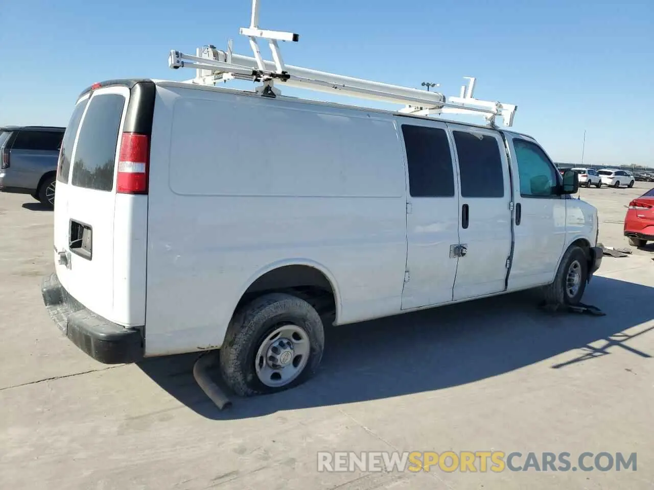 3 fotografías del automóvil dañado 1GCWGBFG9L1125874 CHEVROLET EXPRESS 2020