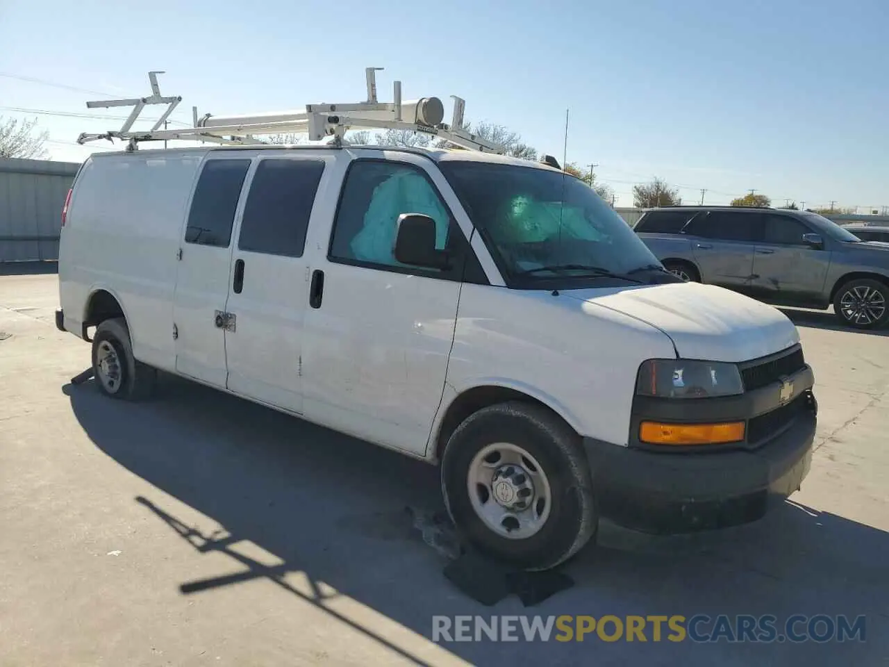 4 fotografías del automóvil dañado 1GCWGBFG9L1125874 CHEVROLET EXPRESS 2020