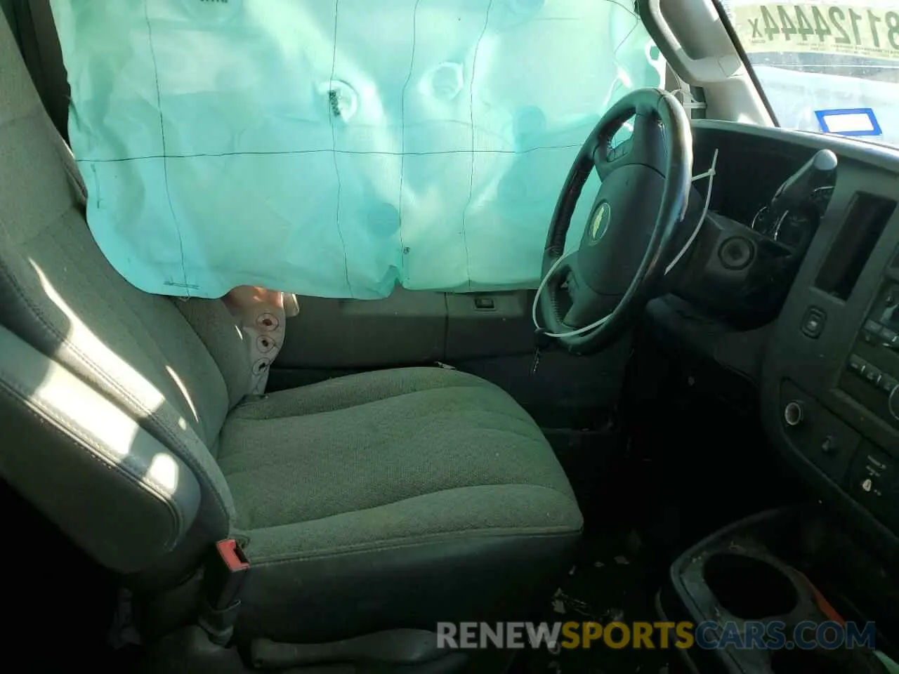 7 fotografías del automóvil dañado 1GCWGBFG9L1125874 CHEVROLET EXPRESS 2020