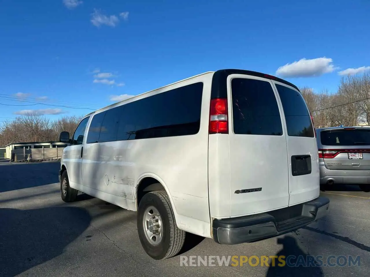 2 fotografías del automóvil dañado 1GAZGNFPXM1170072 CHEVROLET EXPRESS 2021