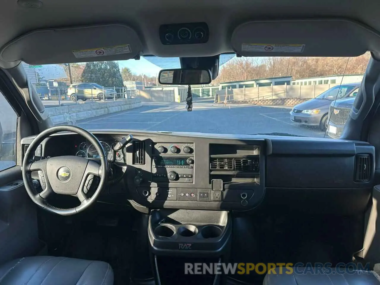 7 fotografías del automóvil dañado 1GAZGNFPXM1170072 CHEVROLET EXPRESS 2021