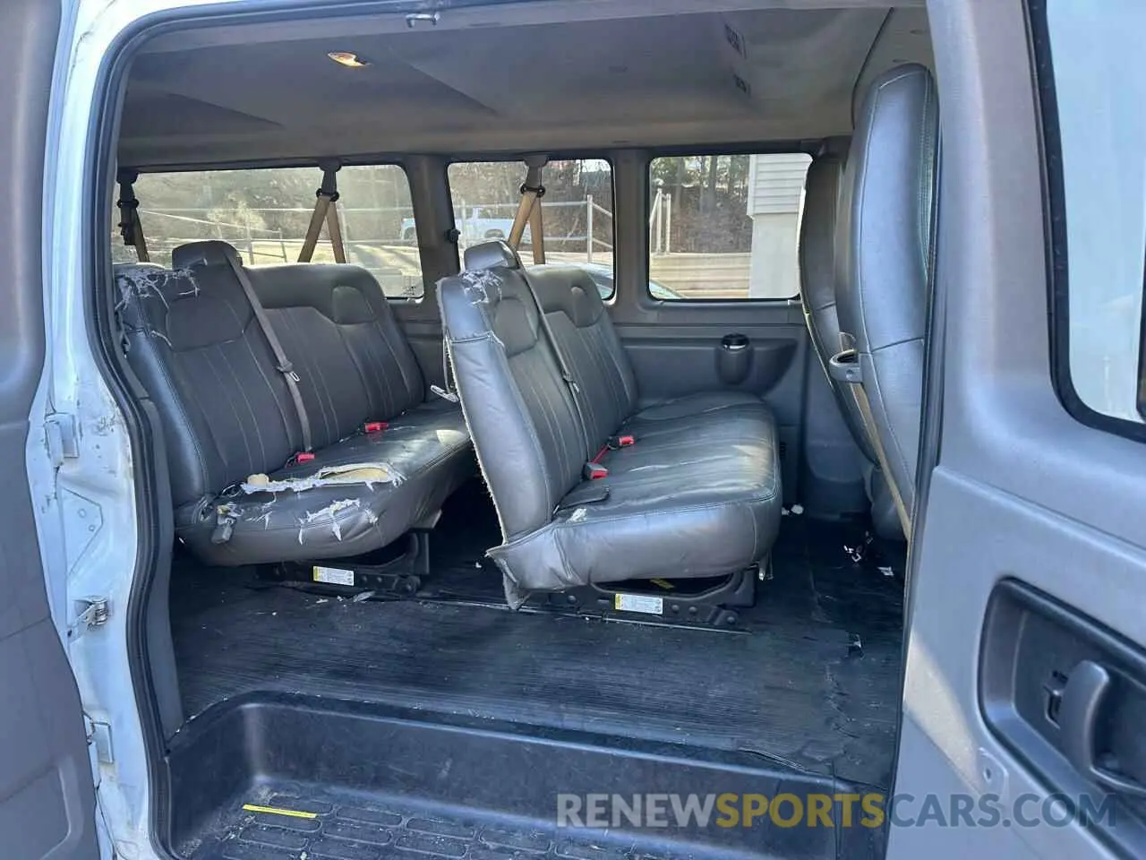 9 fotografías del automóvil dañado 1GAZGNFPXM1170072 CHEVROLET EXPRESS 2021
