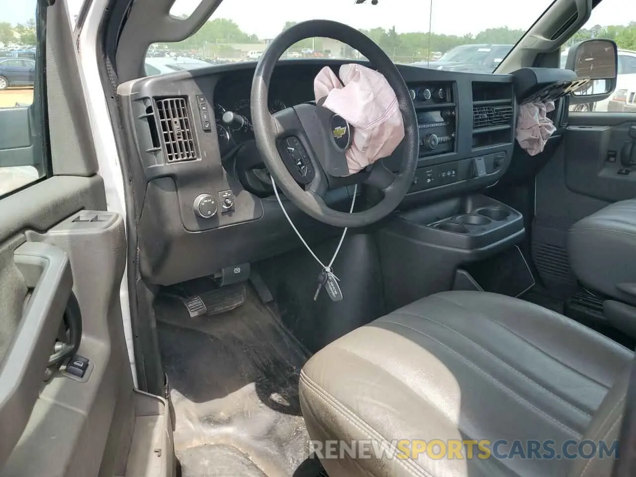 8 fotografías del automóvil dañado 1GCWGAF74M1156218 CHEVROLET EXPRESS 2021