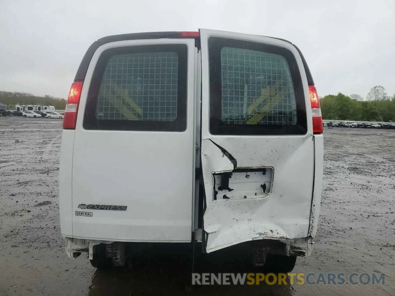6 fotografías del automóvil dañado 1GCWGAF78M1259125 CHEVROLET EXPRESS 2021