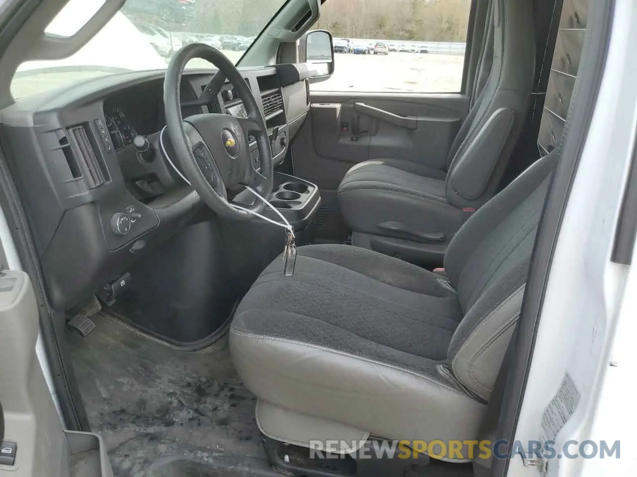7 fotografías del automóvil dañado 1GCWGAF78M1259125 CHEVROLET EXPRESS 2021