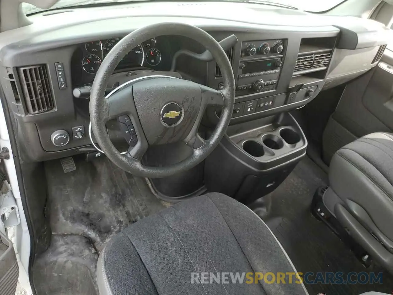 8 fotografías del automóvil dañado 1GCWGAF78M1259125 CHEVROLET EXPRESS 2021