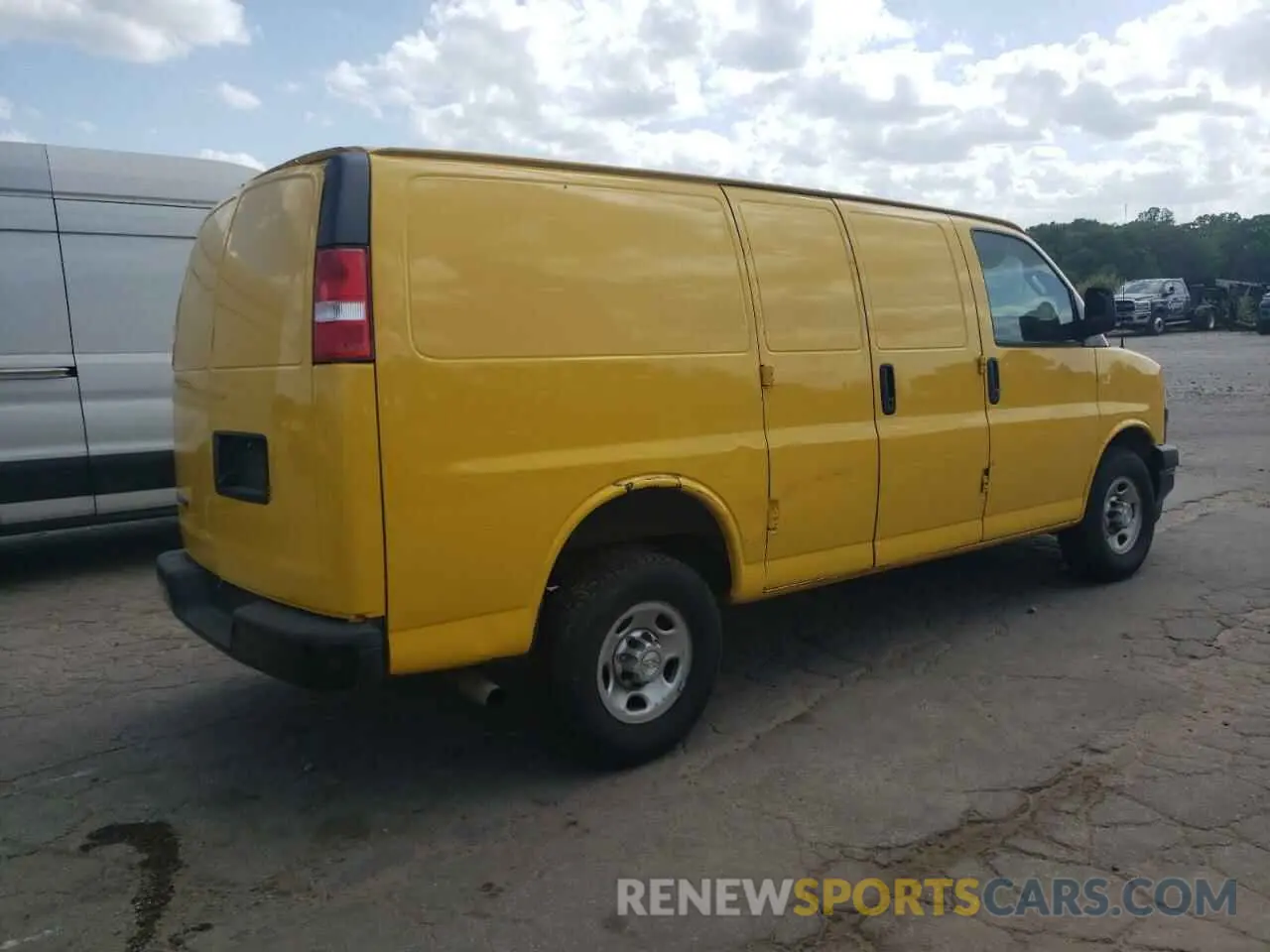 3 fotografías del automóvil dañado 1GCWGAFP4M1167252 CHEVROLET EXPRESS 2021