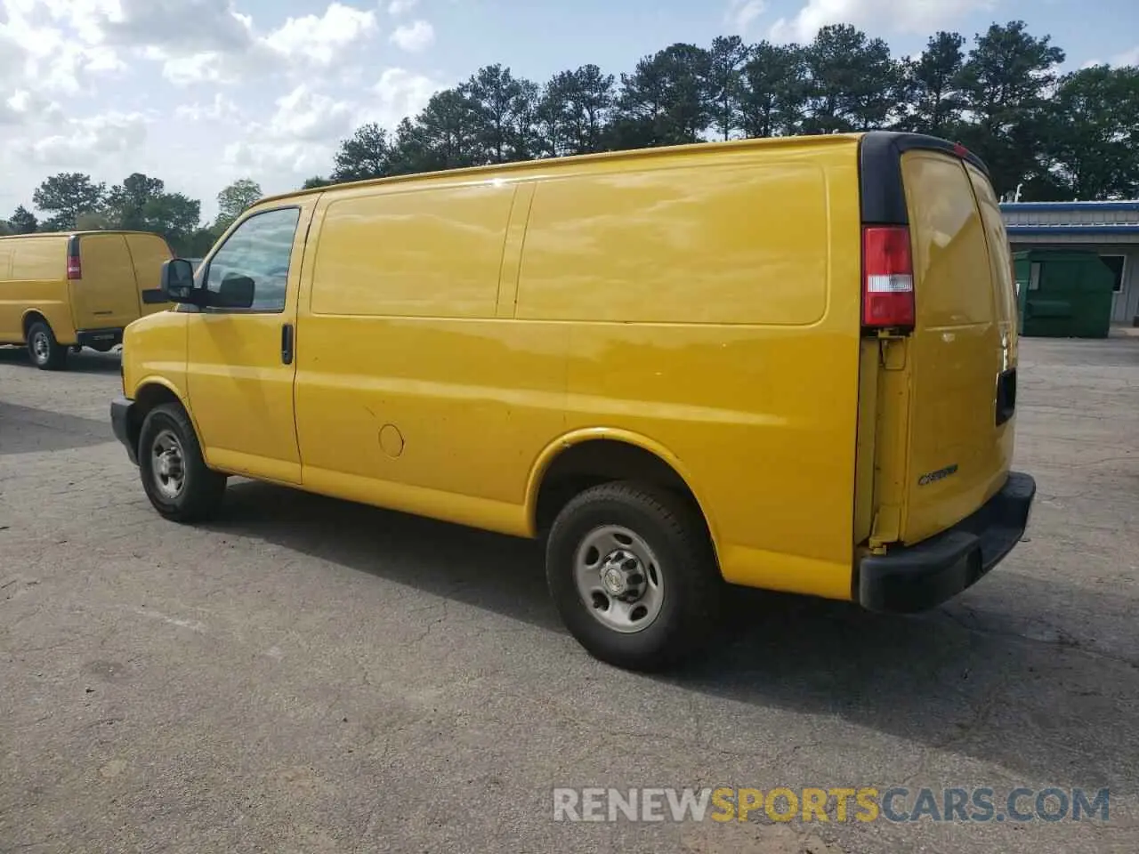 2 fotografías del automóvil dañado 1GCWGAFP8M1166279 CHEVROLET EXPRESS 2021