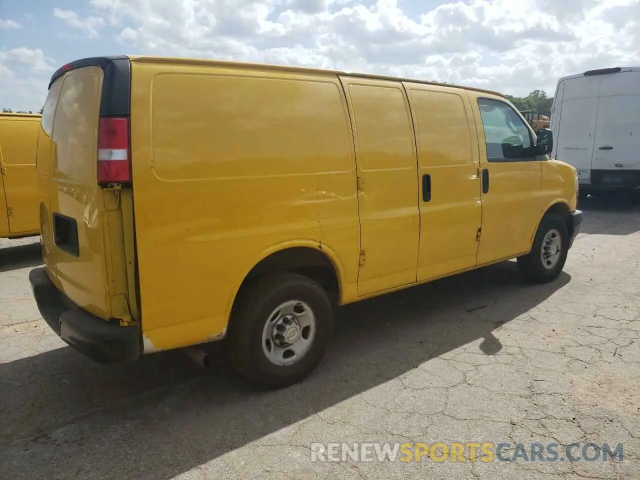 3 fotografías del automóvil dañado 1GCWGAFP8M1166279 CHEVROLET EXPRESS 2021