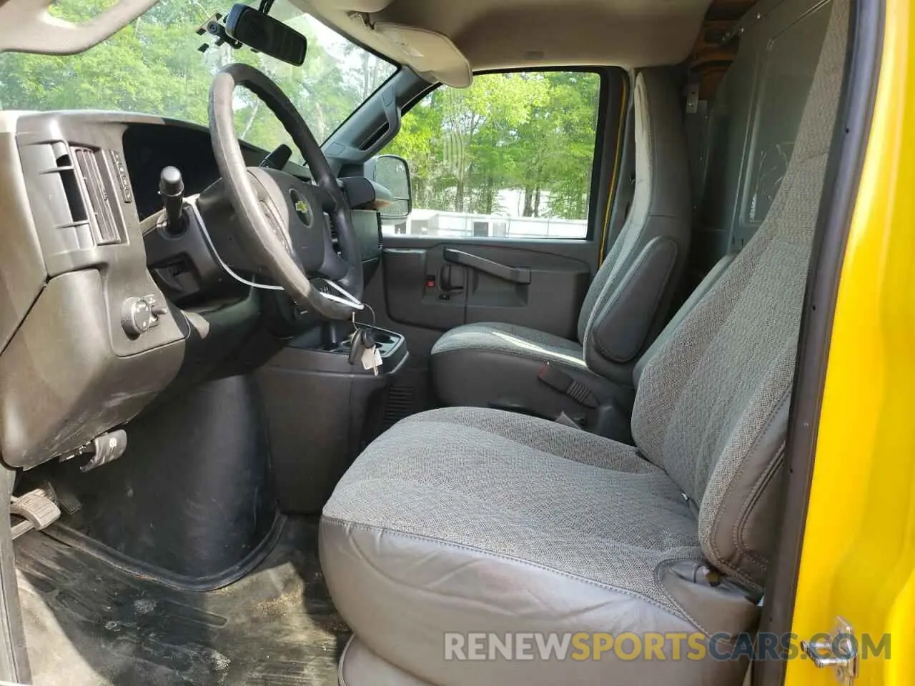 7 fotografías del automóvil dañado 1GCWGAFP8M1166279 CHEVROLET EXPRESS 2021