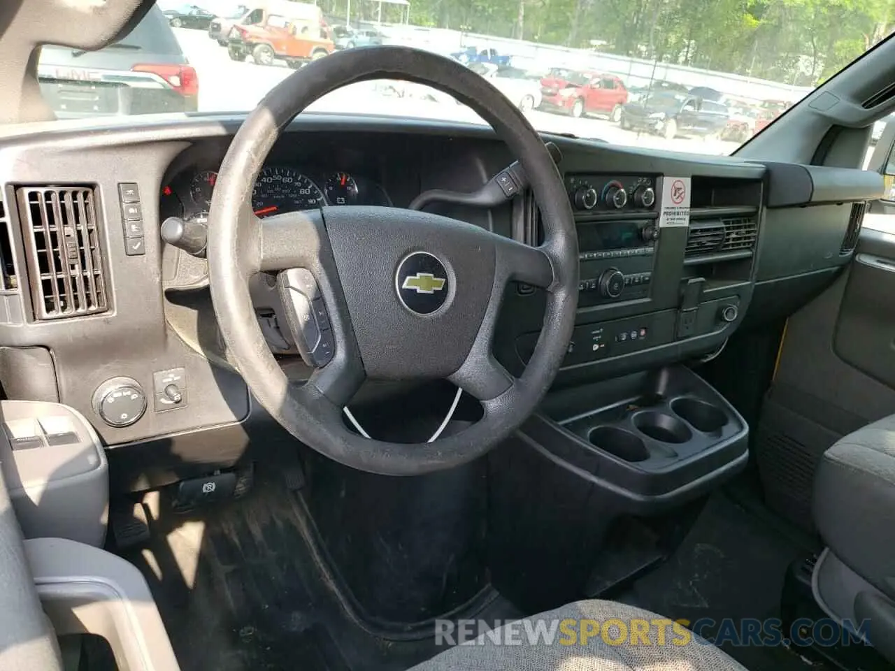 8 fotografías del automóvil dañado 1GCWGAFP8M1166279 CHEVROLET EXPRESS 2021