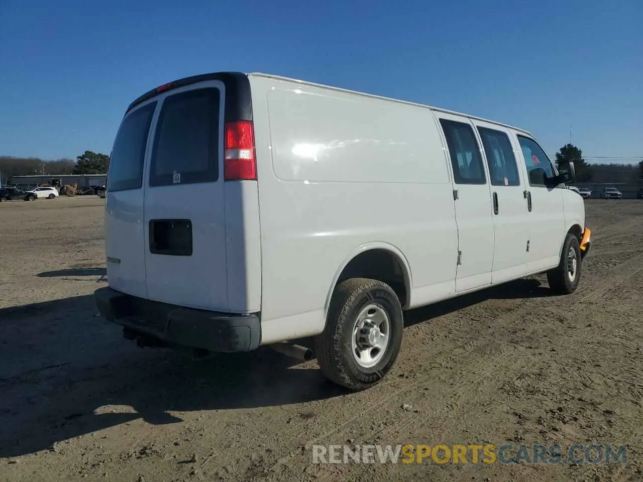 3 fotografías del automóvil dañado 1GCWGBF75M1151681 CHEVROLET EXPRESS 2021