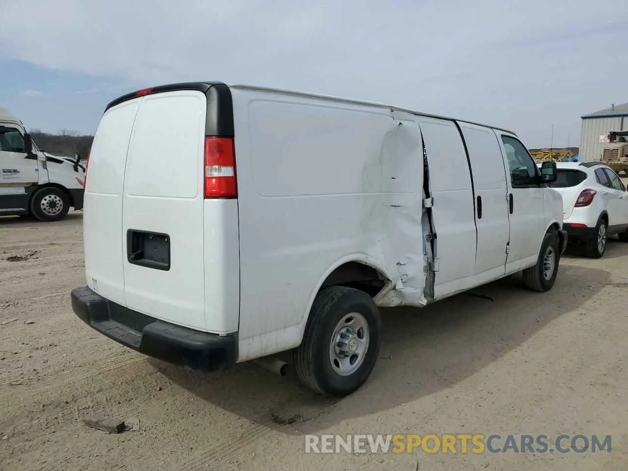 3 fotografías del automóvil dañado 1GCWGBFP2M1305053 CHEVROLET EXPRESS 2021