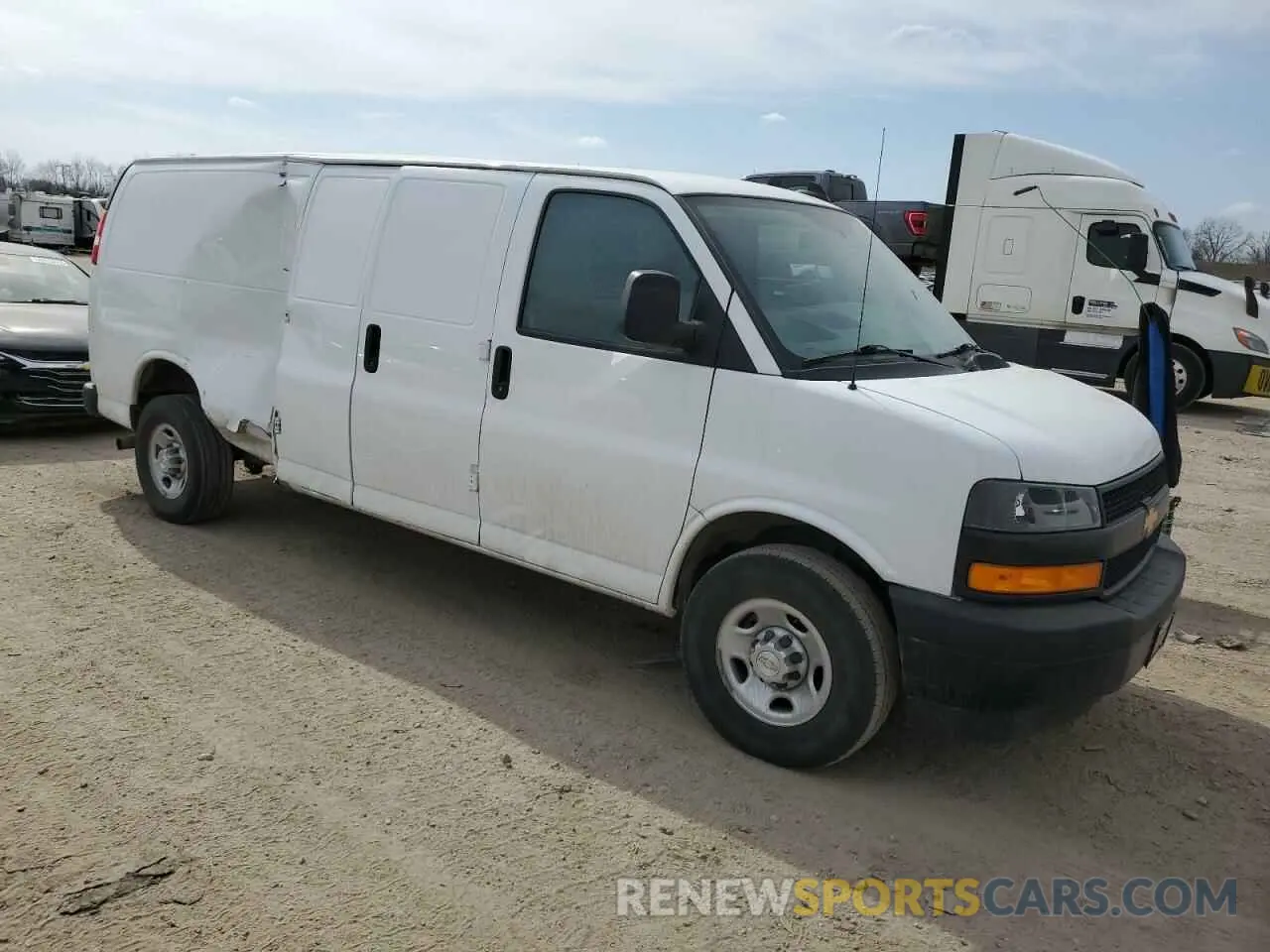 4 fotografías del automóvil dañado 1GCWGBFP2M1305053 CHEVROLET EXPRESS 2021