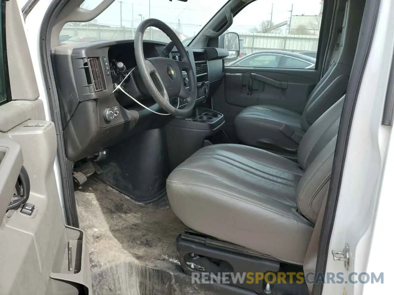7 fotografías del automóvil dañado 1GCWGBFP2M1305053 CHEVROLET EXPRESS 2021