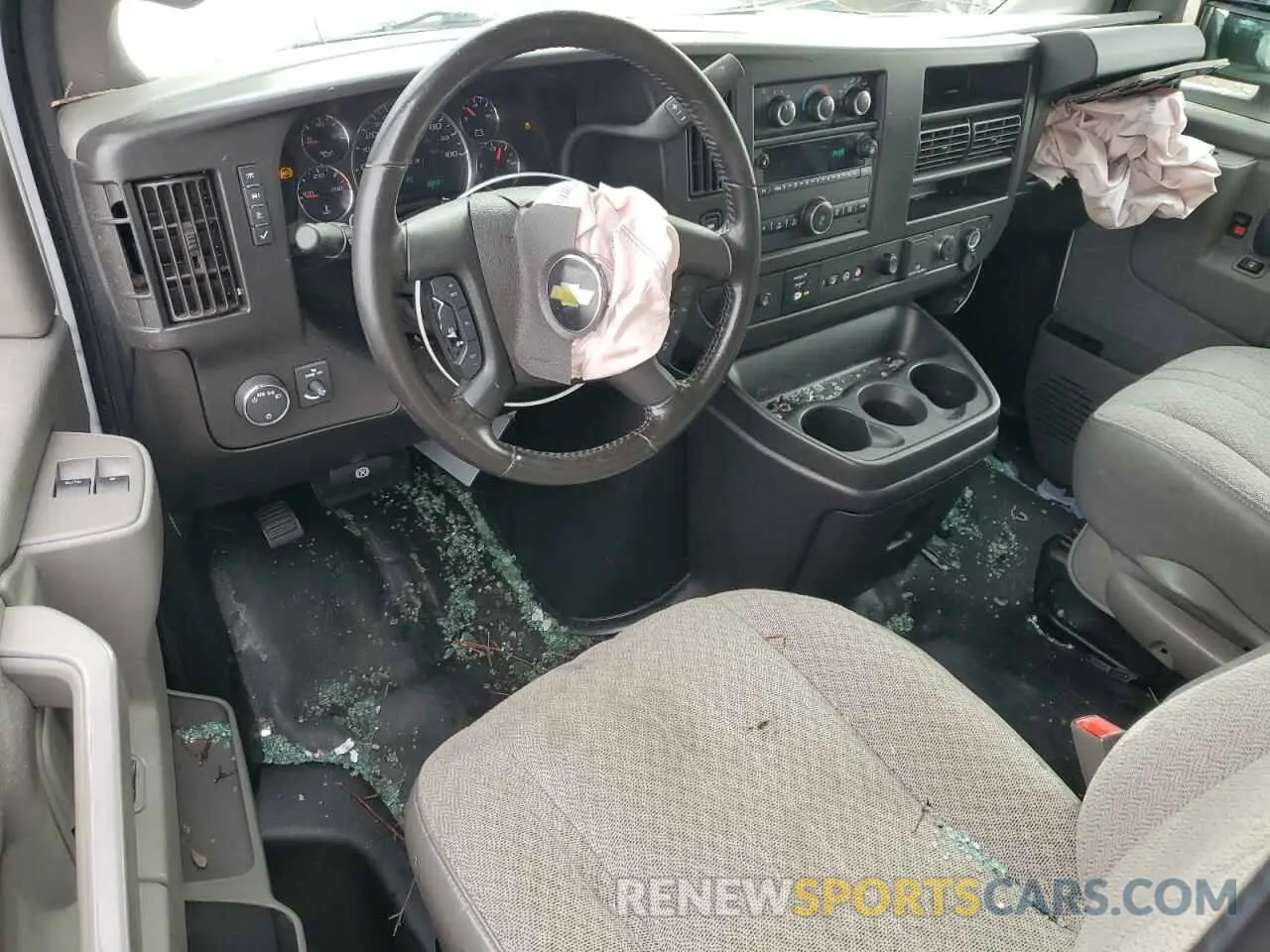 8 fotografías del automóvil dañado 1HA0GRF72MN004060 CHEVROLET EXPRESS 2021