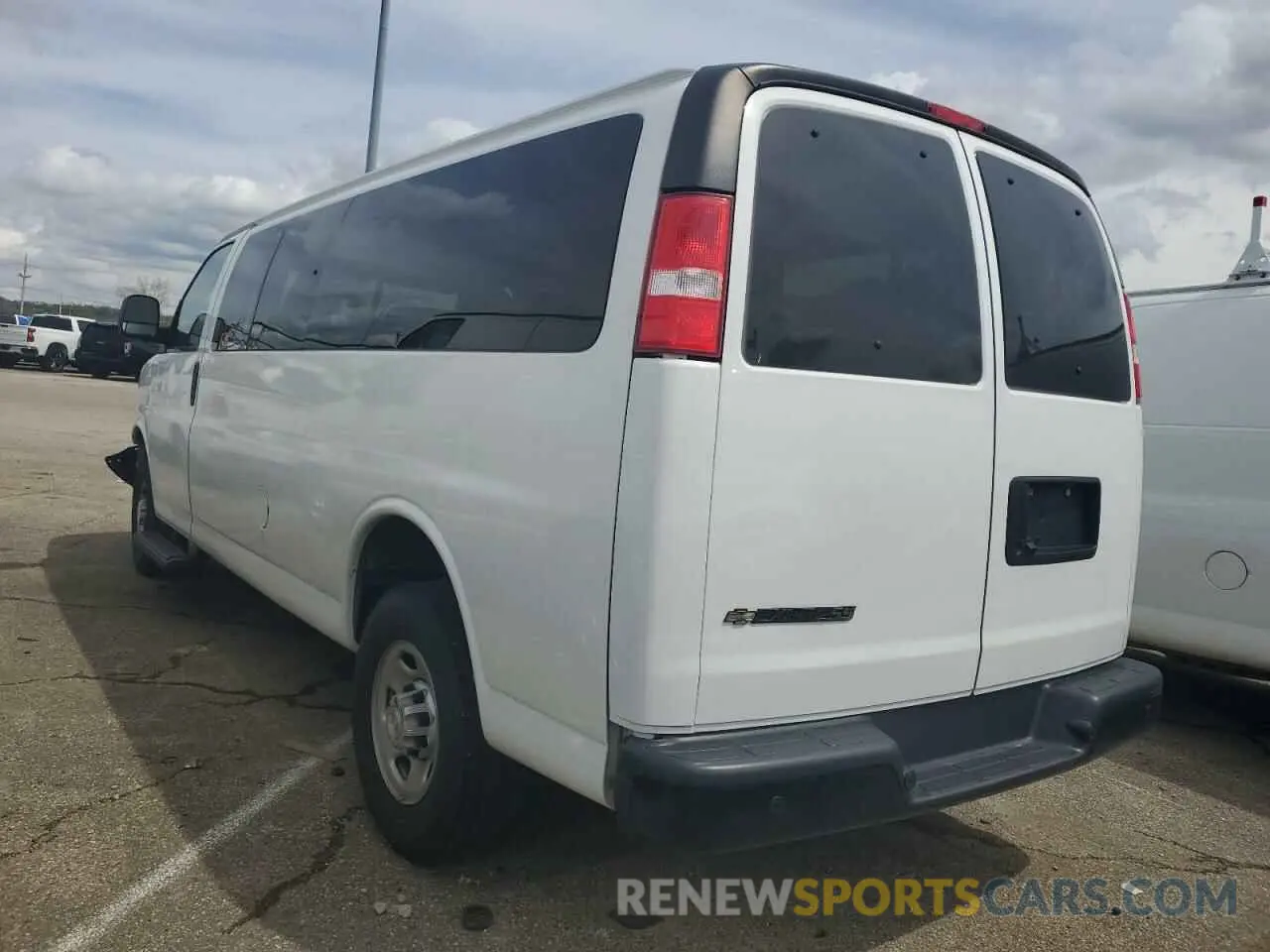 2 fotografías del automóvil dañado 1GAZGNFP2N1283743 CHEVROLET EXPRESS 2022