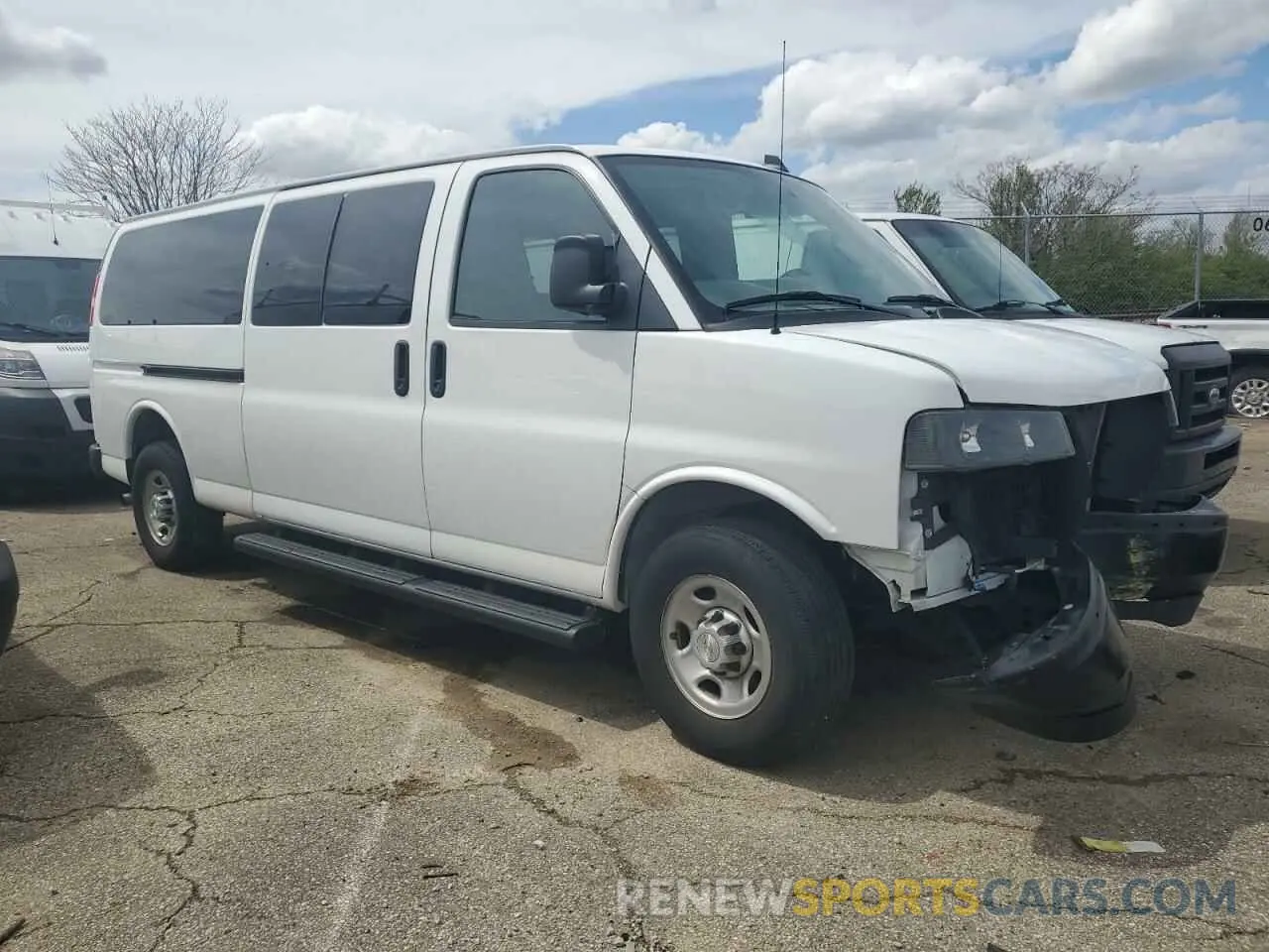 4 fotografías del automóvil dañado 1GAZGNFP2N1283743 CHEVROLET EXPRESS 2022